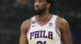 湖人新领袖崛起，詹姆斯角色转变瞄准MVP荣耀